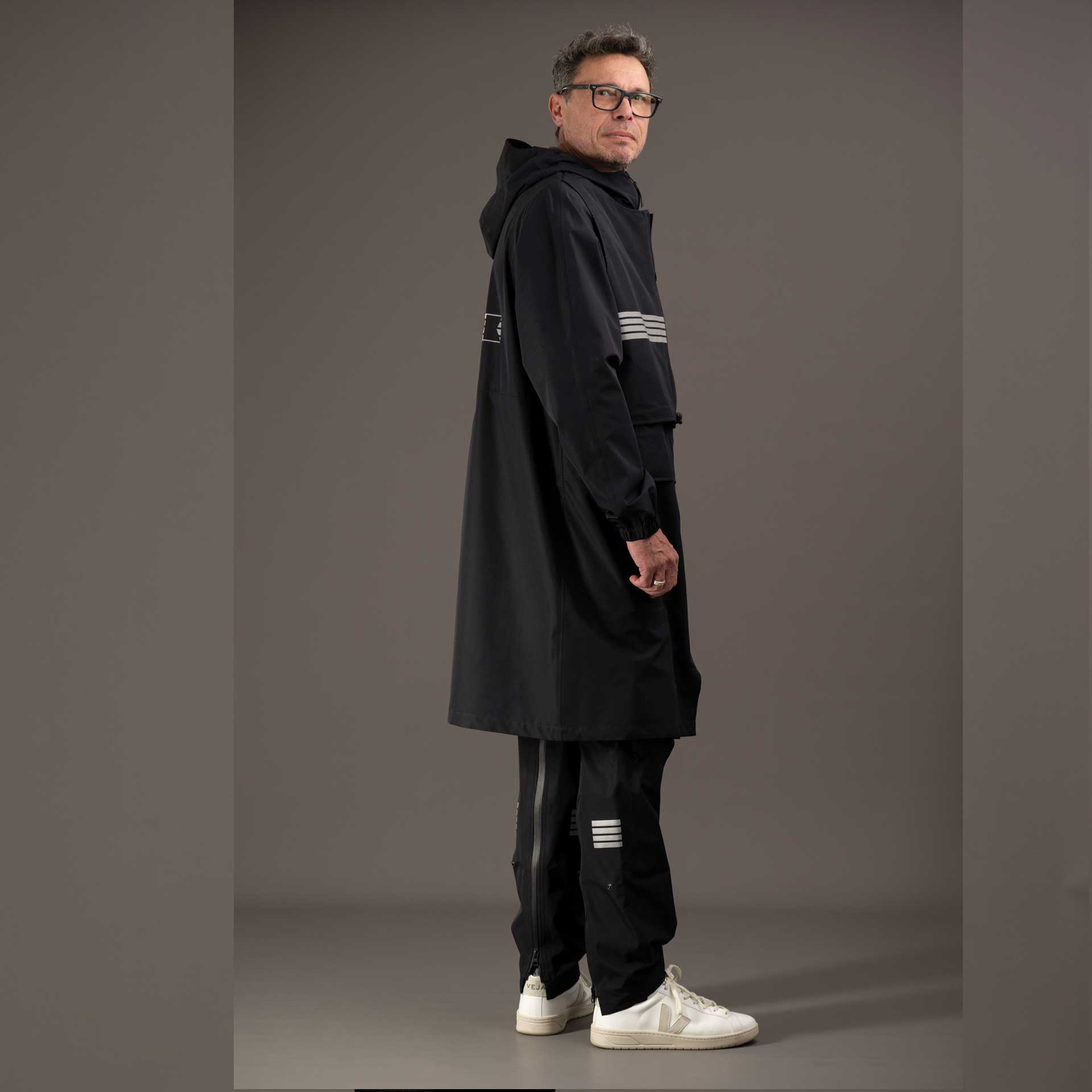 détails transferts rétroréfléchissants sur trench modulables noir rekis vélo homme