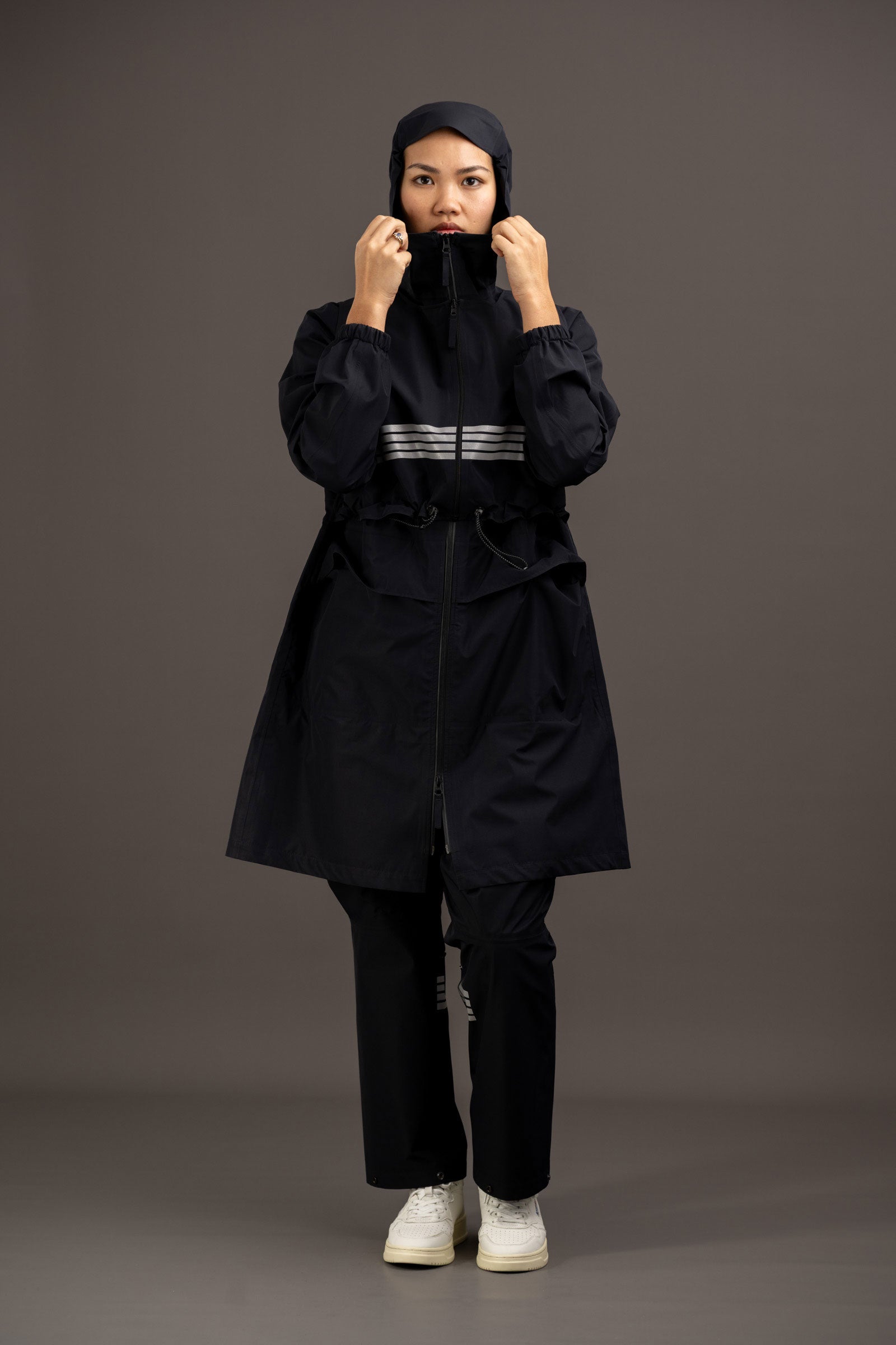 parka technique capuche noir visibilité et protection avec jambières rekis