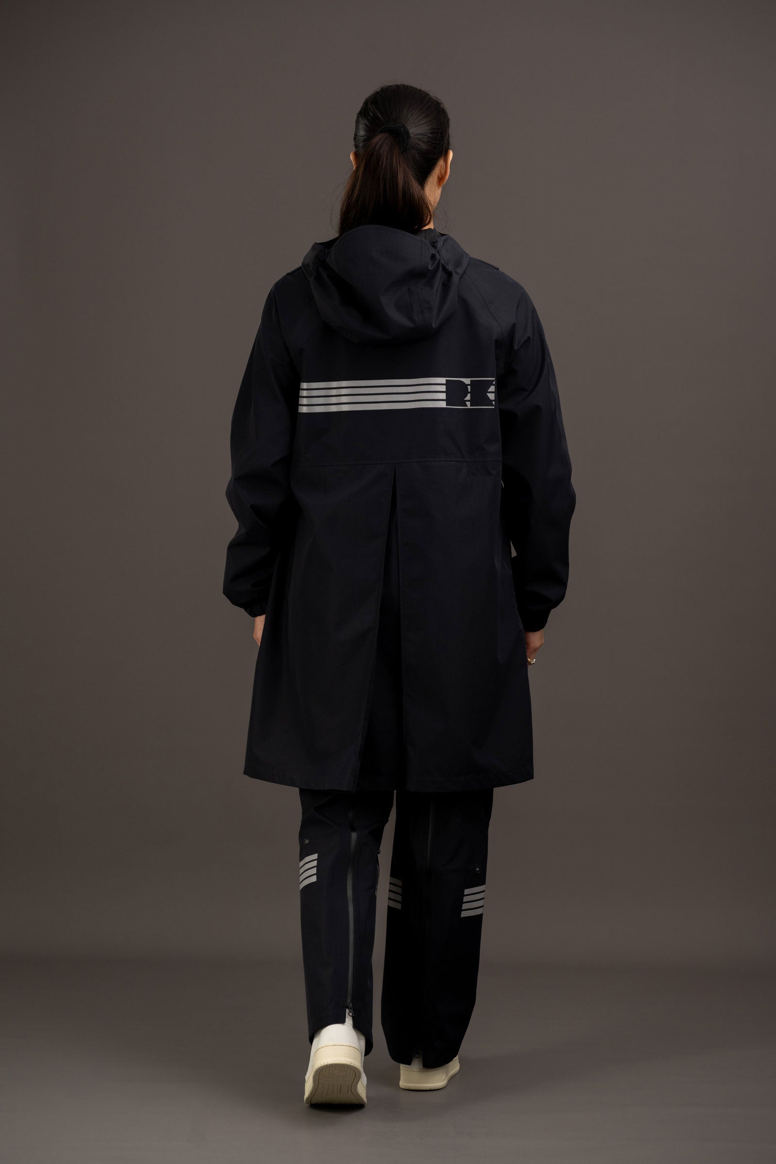 parka pour le vélo femme avec gilet visibilité et jambières de protection pluie dos rekis