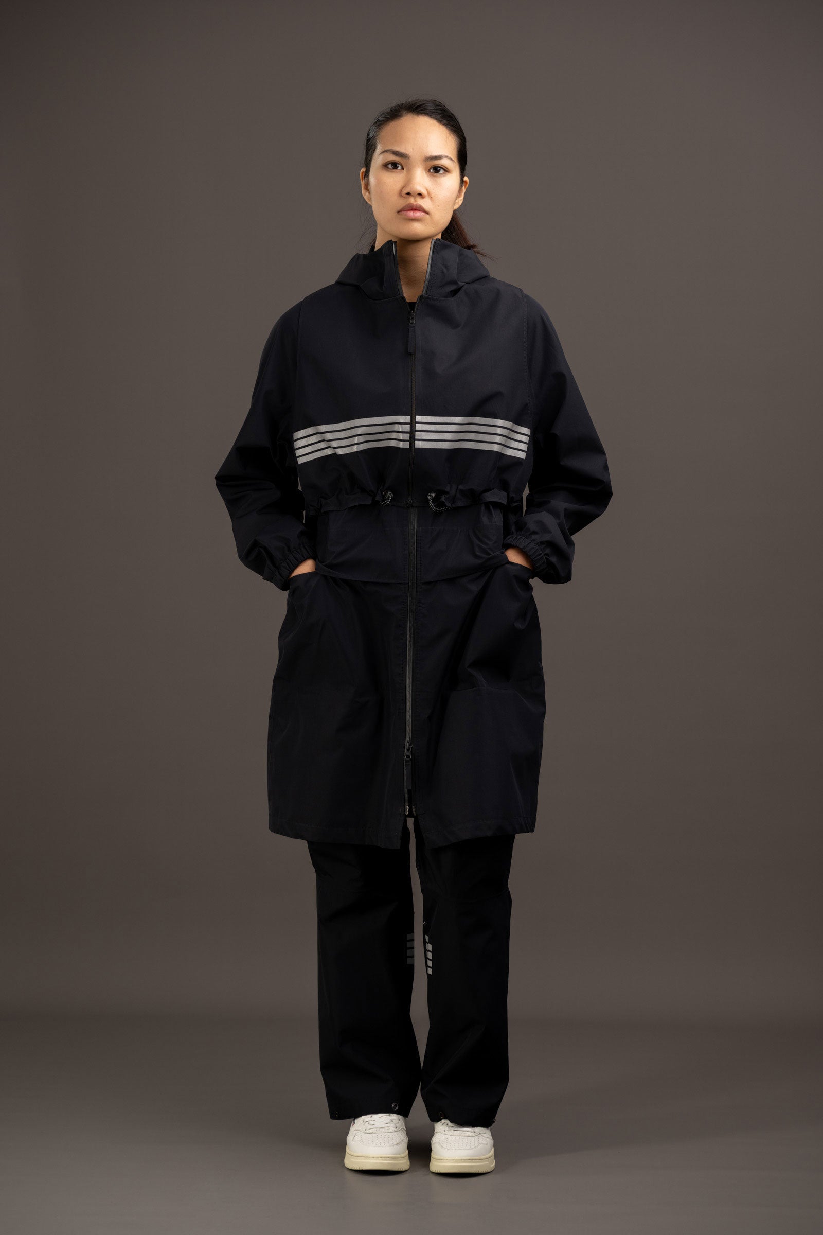 veste de vélo femme avec capuche et pantalon de pluie rekis