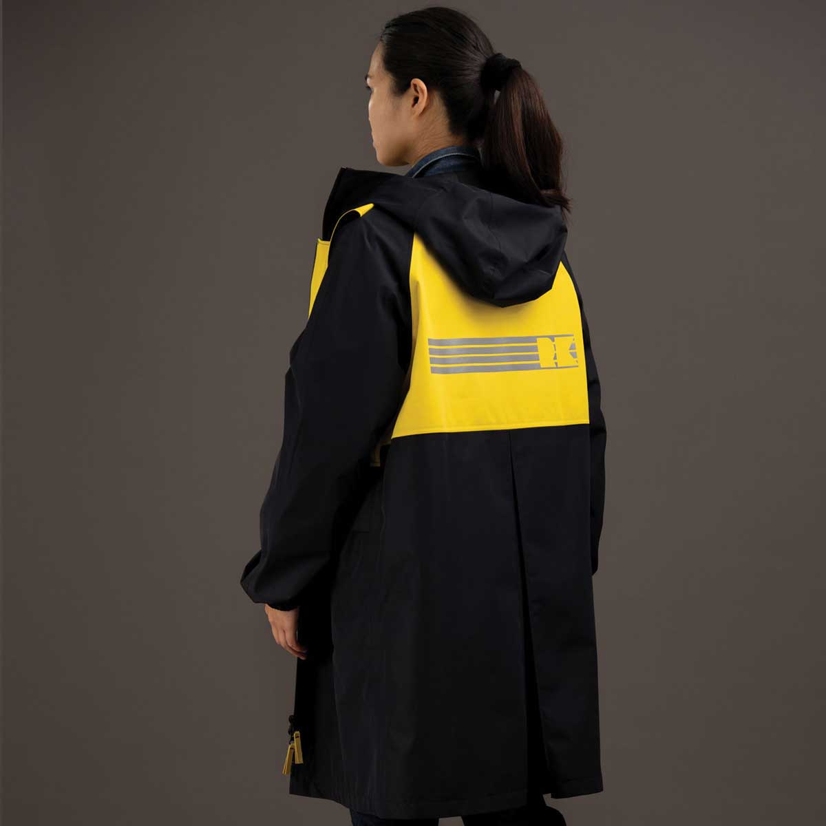 détail pli creux du parka bicolore pour femme rekis dos