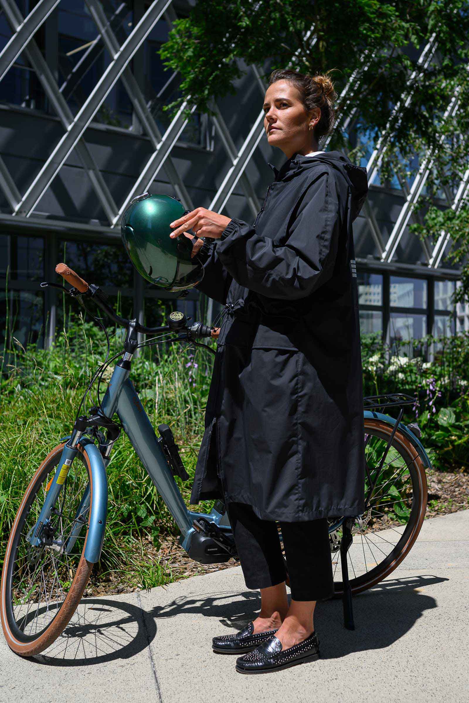 parka vélo premium pour femme noir rekis avec casque et vélo