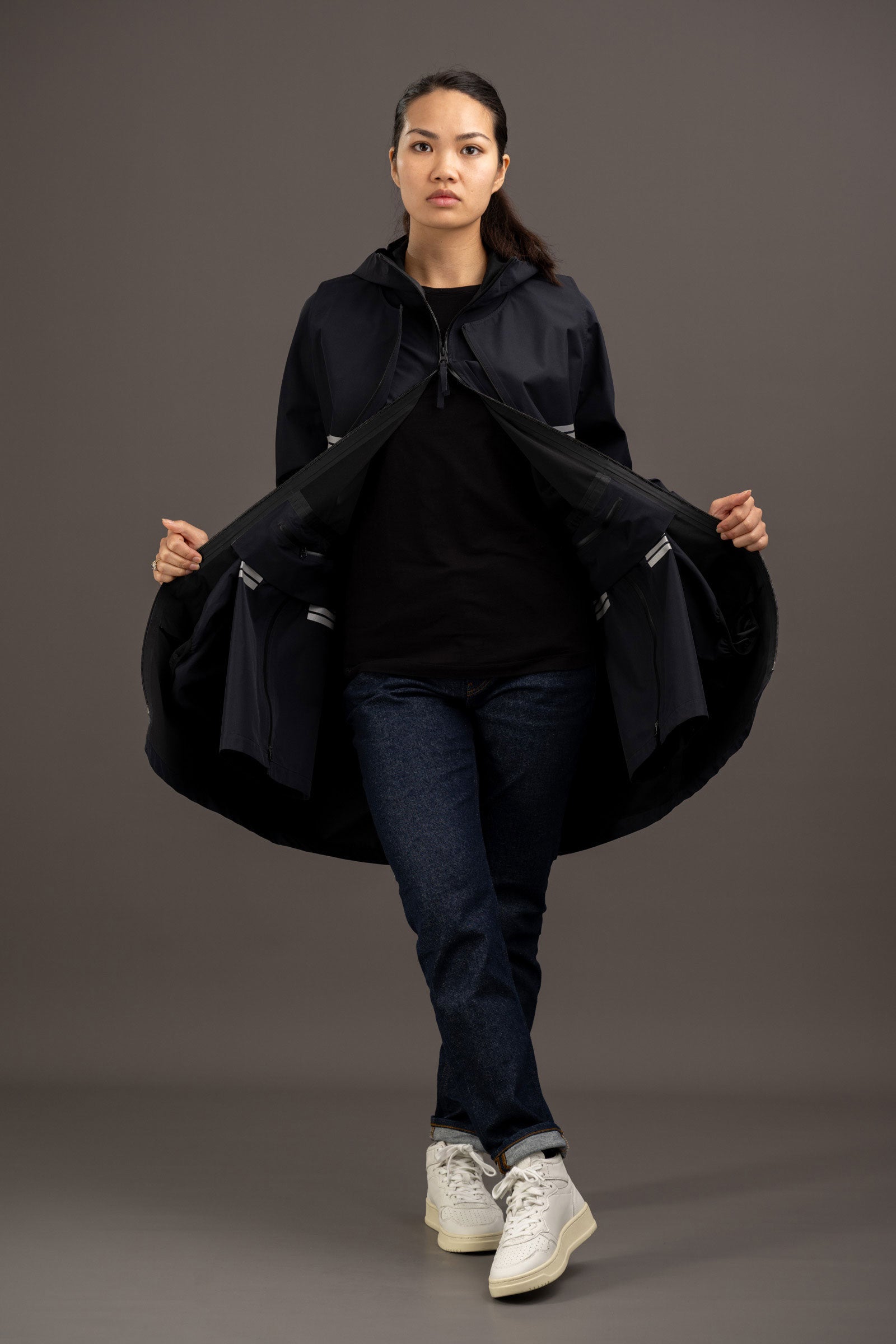 trench innovant femme noir avec jambières pliées rekis
